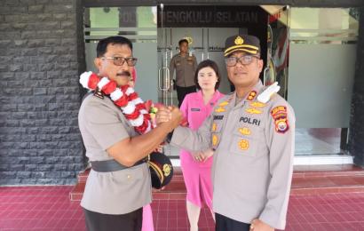 Upacara Pedang Pora Antarkan Anggota Polres Bengkulu Selatan  Masuki Masa Purna Bakti