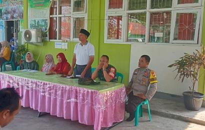 Bhabinkamtibmas Polsek Manna Hadiri Rapat Koordinasi Lintas Program dan Lintas Sektoral Tentang Kesehatan Masyarakat Desa