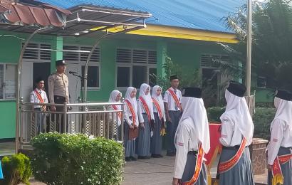 Jadi Pembina Upacara, Kanit Binmas Polsek Lebong Utara Sosialisasikan Tertib Berlalu Lintas, Bahaya Narkoba dan Aplikasi Polri Super APP