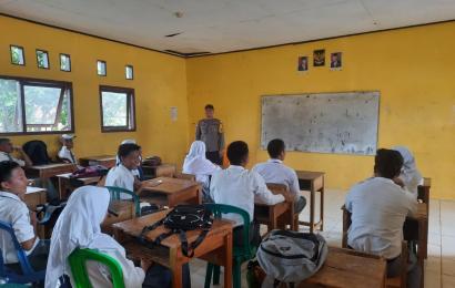 Polsek Mura Sahung, Gelar Sosialisasi dan Penyuluhan Peraturan dalam Berlalu Lintas di SMAN 08 Kaur 
