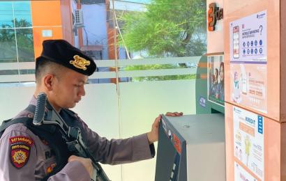 Berikan Rasa Aman kepada Warga yang Melakukan Trasaksi, Sat Samapta Patroli di ATM 