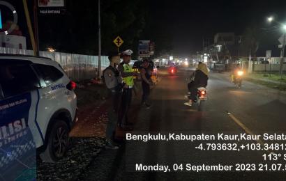 Pantau Arus Lalin, Polres Kaur Patroli di Jalan Lintas 