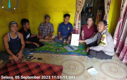Bhabinkamtibmas Polsek Lebong Utara Mediasi Permasalahan Antar Warga Desa Sukau Mergo