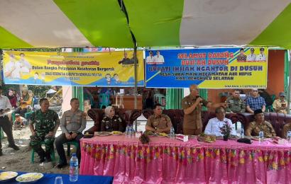 Kapolsek Seginim Pimpin Pengamanan Kegiatan BUpati BS dalam Kegiatan Buji'an Dusun di Desa Suka Maju