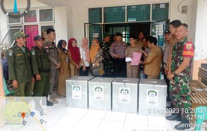 Polres Seluma dan Polsek Jajaran Lakukan Pengamanan Pendistribusian Logistik Pilkades Serentak Tahun 2023