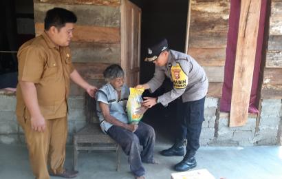 Kunjungi Rumah Korban Kebakaran, Polres BU Berikan Bantuan Sembako