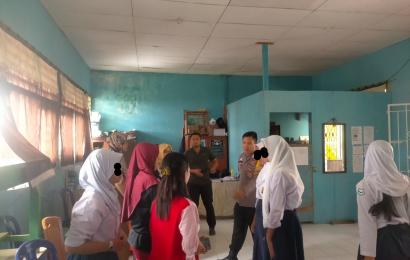 Sinergi Bersama Pihak Sekolah, Bhabinkamtibmas Mediasi Keributan Antar Siswa