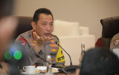 Kapolri Pantau Command Center Pengamanan KTT Asean 