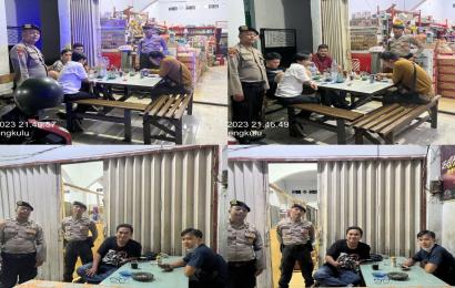 Patroli Malam Hari, Sat Sampata Sambangi Warga Sampaikan Imbaun Kamtibmas 