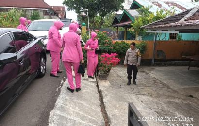 Peringati HKGB ke - 71, Wakil Ketua Bhayangkari Bengkulu Anjangsana ke Rumah Purnawirawan 