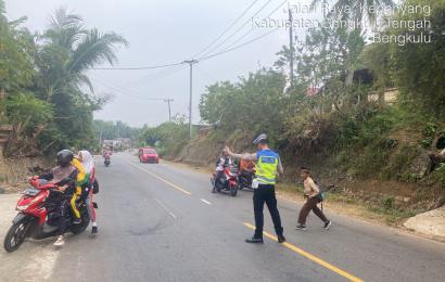Ciptakan Ketertiban dan Kelancaran Lalu Lintas, polres Benteng Lakukan Strong Point Pagi Hari 