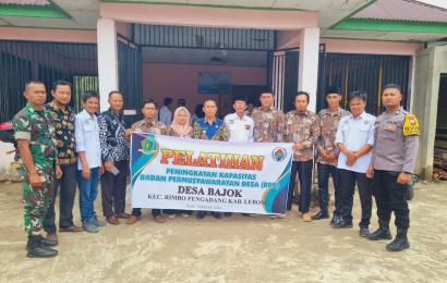 Sambang, Babinkamtibmas Polsek Rimbo Pengadang Sosialisasikan Aplikasi Polri Super App