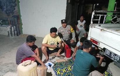 Sambang Warga, Bhabinkamtibmas Polsek Kotapadang Sampaikan Imbauan