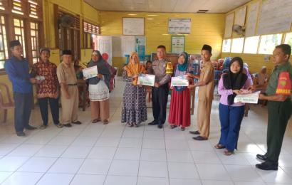 Bhabinkamtibmas Polsek Giri Mulya Hadiri Penyaluran BLT DD di Desa Tanjung Anom