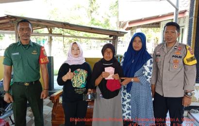 Bhabinkamtibmas Polsek Kaur Selatan Monitoring Pembagian BLT-DD Tahap III di Desa Jembat Dua 
