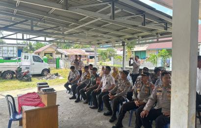 Bhabinkamtibmas Polsek Kota Manna Dampingi SDM Polres BS Distribusikan Buku Sampai Pelosok Nusantara di Desa Tebat Kubu