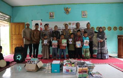 Polri Peduli Budaya Literasi, Polres Kepahiang Distribusi Buku di Pondok Pesantren
