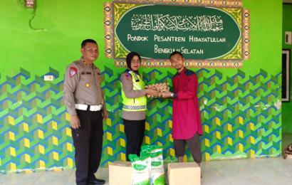 Hut Lalulintas Ke-68, Sat Lantas Polres Berikan Bantuan Sosial Berupa Sembako Kepada Masyarakat 