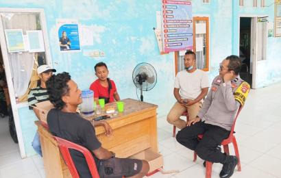 Bhabinkamtibmas Polsek Pino Raya, Dampingi Perangkat Desa Bandung Ayu Terkaiat Pembinaan dan Penyuluhan Antisipasi Tindak Pidana Kekerasan Terhadap Anak dan Perempuan 