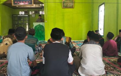 Bhabinkamtibmas Sampaikan Khotbah Jumat di   Masjid Al Hidayah Desa Sebilo 