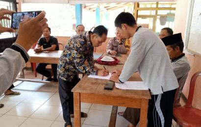 Babinkamtibmas Polsek Pino Melaksanakan Problem Solving Perkara Perkelahian antar Remaja  