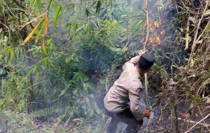 Mendapakan Info Kebakaran, Polres BS dan Polsek Kota Manna Sigap Datangi Lokasi Kebakaran