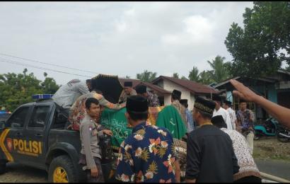 Bhabinkamtibmas Sambng Duka Warganya yang Meninggal 
