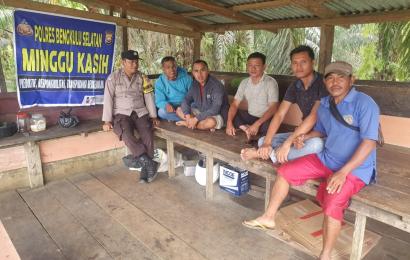 Hadapi Keluhan Secara Langsung, Polsek Manna Laksanakan Minggu Kasih di Kecamatan Manna