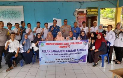 Kapolsek Lebong Atas dan Bhabinkamtibmas Hadiri Monev DD dan ADD di Desa Tabeak Blau
