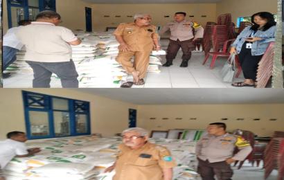 Bhabinkamtibmas Polsek Selebar Monitoring Penyaluran Bansos PKH