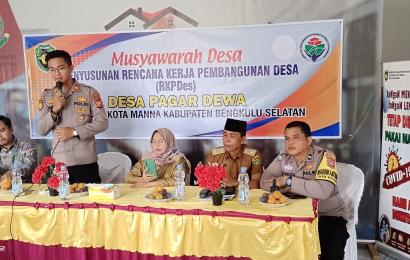 Kapolsek Kota Manna dan Bhabinkamtibmas Hadiri Musyawarah Penyusunan Rencana Kerja 