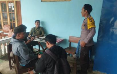 Patroli dan Sambang Humanis di Desa Binaan, Bhabinkamtibmas Sampaikan Pesan Kamtibmas