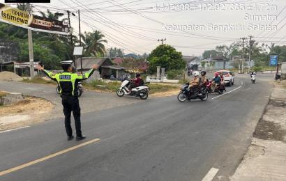 Hadir Tengah Masayarkat, Polsek Kota Manna Gelar Pengaturan Lalu Lintas Pagi 