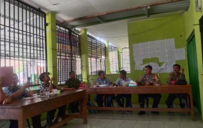 Awasi Program Desa, Bhabinkamtibmas Polsek Pino Raya Hadiri Musyawarah Penambahan Dana Desa Tahun 2023