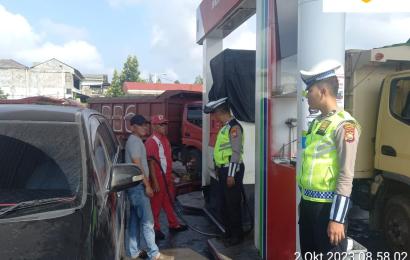 Sat Lantas Polres BS, Gelar Pengatran Lalin Antrian Pendistribusian BBM, Guna Wujudkan Kamseltibcar Lantas  