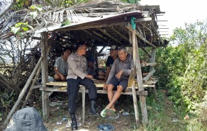 Kanit Binmas Polsek Manna Sambangi Warga Sampaikan Imbauan Kamtibmas
