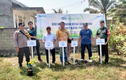 Bhabinkamtibmas Polsek Kedurang Hadiri  Giat Penanaman Pohon oleh BRI di desa Binaan