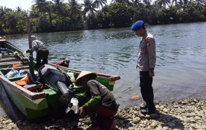 Sambang Masyarakat Perairan Nelayan Pantai Pasar Bawah Bengkulu Selatan, Sat Polairud Sampaikan Imbauan Kamtibmas 