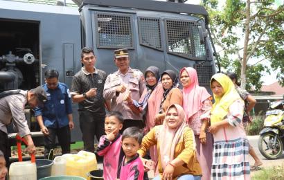 HUT Humas Polri, Polres Rejang Lebong Baksos Salurkan Bantuan Air Bersih