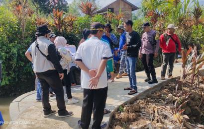 Berikan Pendampingan, Bhabinkamtibmas Polsek Rimbo Pengadang Hadiri Monev JUT di Desa Talang Baru 2