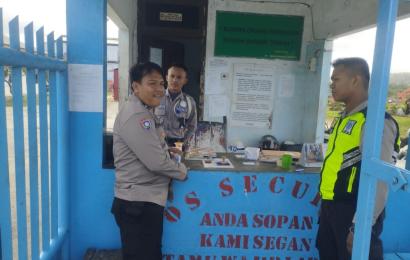 Bhabinkamtibmas Polsek Pino Raya Sambang DDS Satpam PT SBS di Desa Nanjungan 