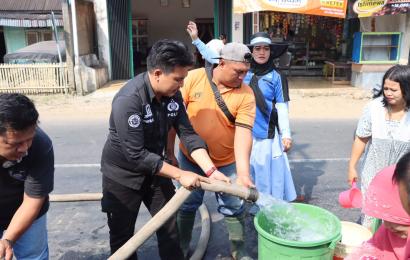 Polres Lebong Kembali Salurkan 8000 Liter Air Bersih