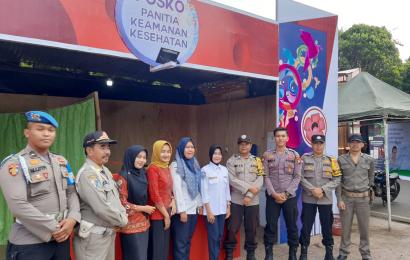 Sambang di pekan raya HUT Bengkulu Utara Ke 47 Bhabinkamtibmas sampaikan pesan kamtibmas