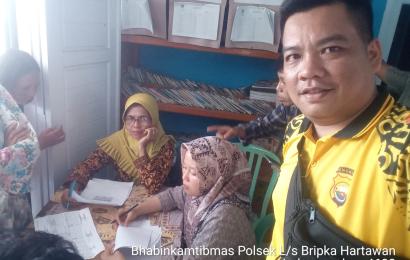 Bhabinkamtibmas Polsek Lebong Selatan Dampingi Penyaluran Bantuan Beras di Desa Manai Blau dan Kelurahan Mubai