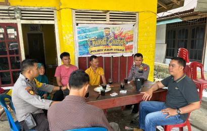 Polsek Kaur Utara Gelar Jumat Curhat di Desa Talang Padang