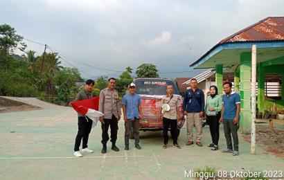 Bersama PPK dan PPS, Bhabinkamtibmas Polsek Lebong Utara Sosialisasikan Tahapan Pemilu 2024 di Desa Bioa Putiak