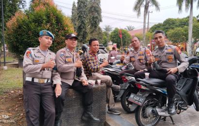 Personil Polsek Batiknau Melakukan PAM Penebalan Pada Acara Puncak HUT Arga Makmur