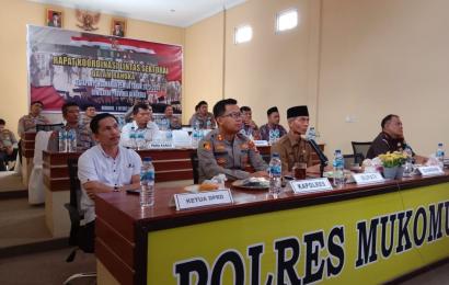 Jelang Pemilu 2024, Kapolres Mukomuko Bersama FKPD Hadiri Rapat Lintas Sektoral Tingkat Provinsi Via Zoom Meeting