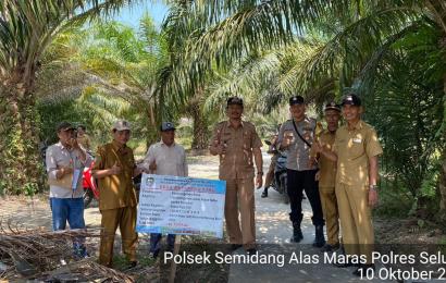 Bhabinkamtibmas Monitoring dan Evaluasi Pembangunan yang menggunakan DD Desa Ketapang Baru