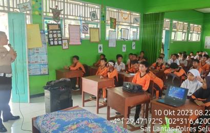Sat Lantas Polres Seluma Edukasi Lantas di SDN 04 Seluma